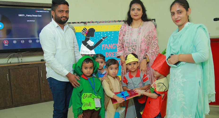 Fancy-Dress-Comp_29th-July5